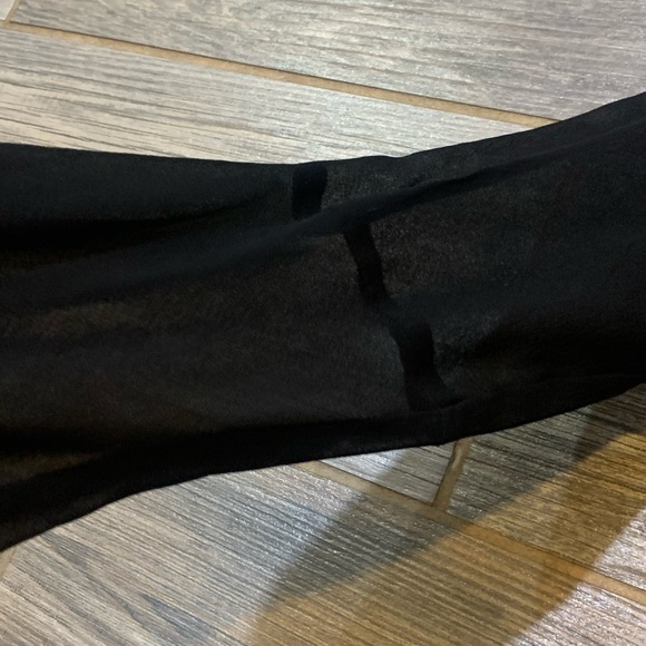 Gorgeous Silk Blouse by Harold’s!  In excellent condition⭐️ Size 6 - Picture 8 of 12